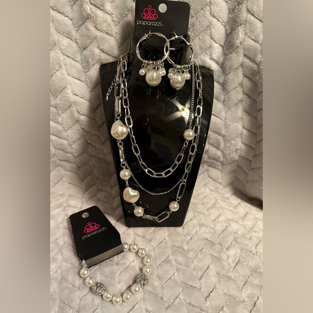 NWT! Paparazzi Silver Jewelry Set with White Pearls